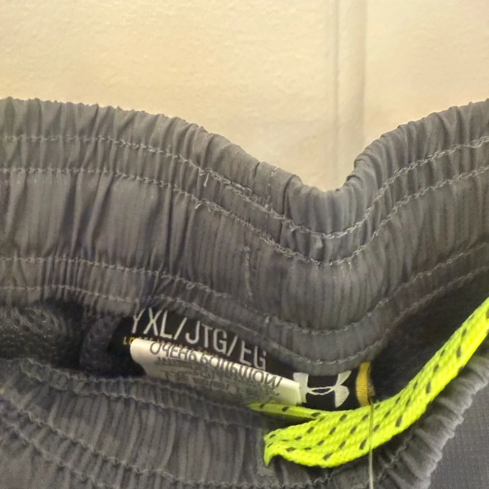 NWT Under Armour AllSeasonGear in Gray and Yellow